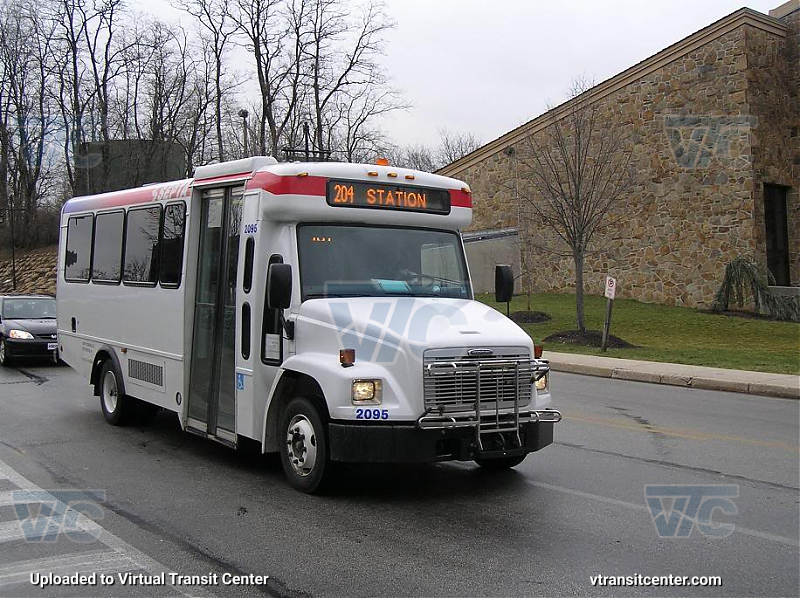 SEPTA 2095 on Route 204
January 14th 2006
Keywords: SEPTA Bus;Freightliner