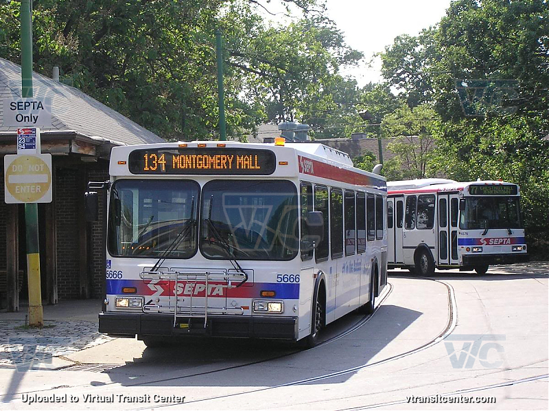 Filename=2017-10-24_005_282048x151129.jpg
Filesize=1914KiB
Dimensions=2048x1511
Date added=Oct 25, 2017 SEPTA 2003 New Flyer D40LF 5666 on Route 134 and 2001 Eldorado Transmark RE-29 4576 on Route 77 by Basview