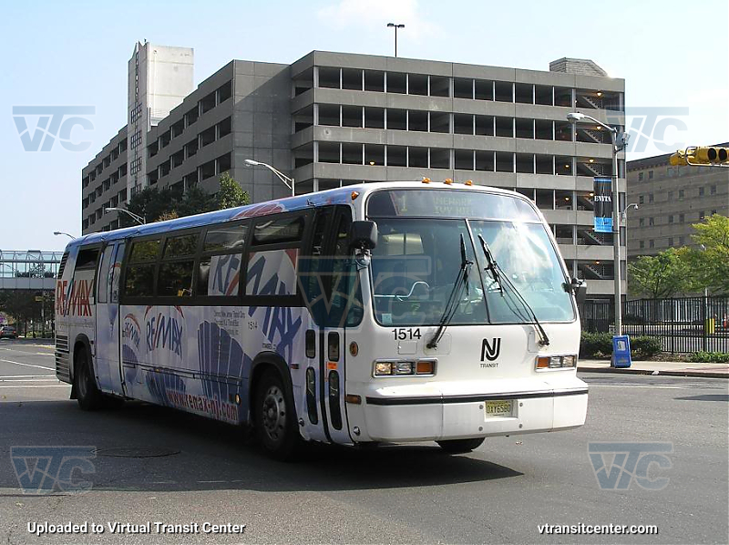 NJ Transit 1514 on Route 1
Route 1 to Newark, Ivy Hill

