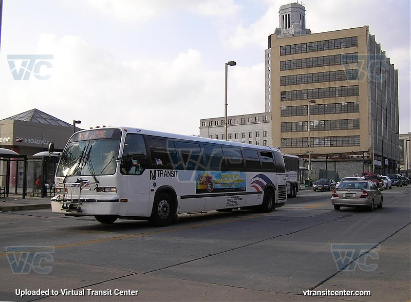 NJ Transit 1137 on route 404
Route 404 to Cherry Hill Mall
September 22nd 2007
