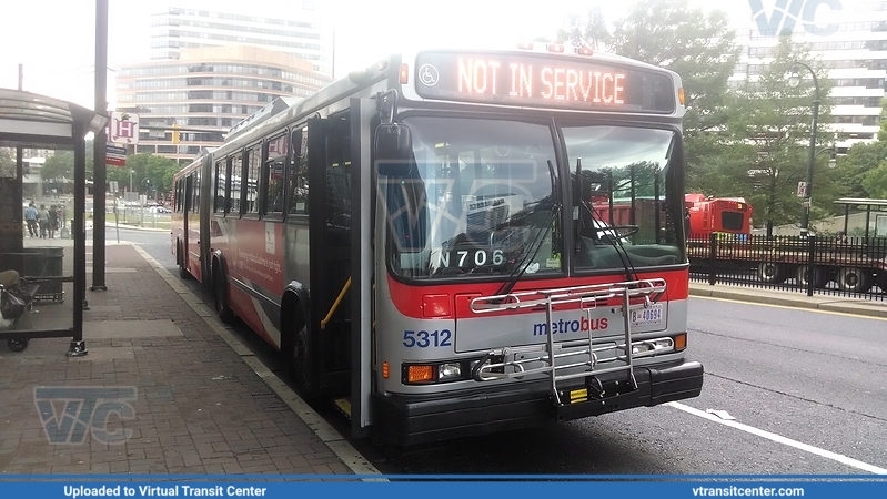 WMATA 5312
A WMATA 2003 Neoplan AN460 in downtown Silver Spring, MD.

July 10, 2014
