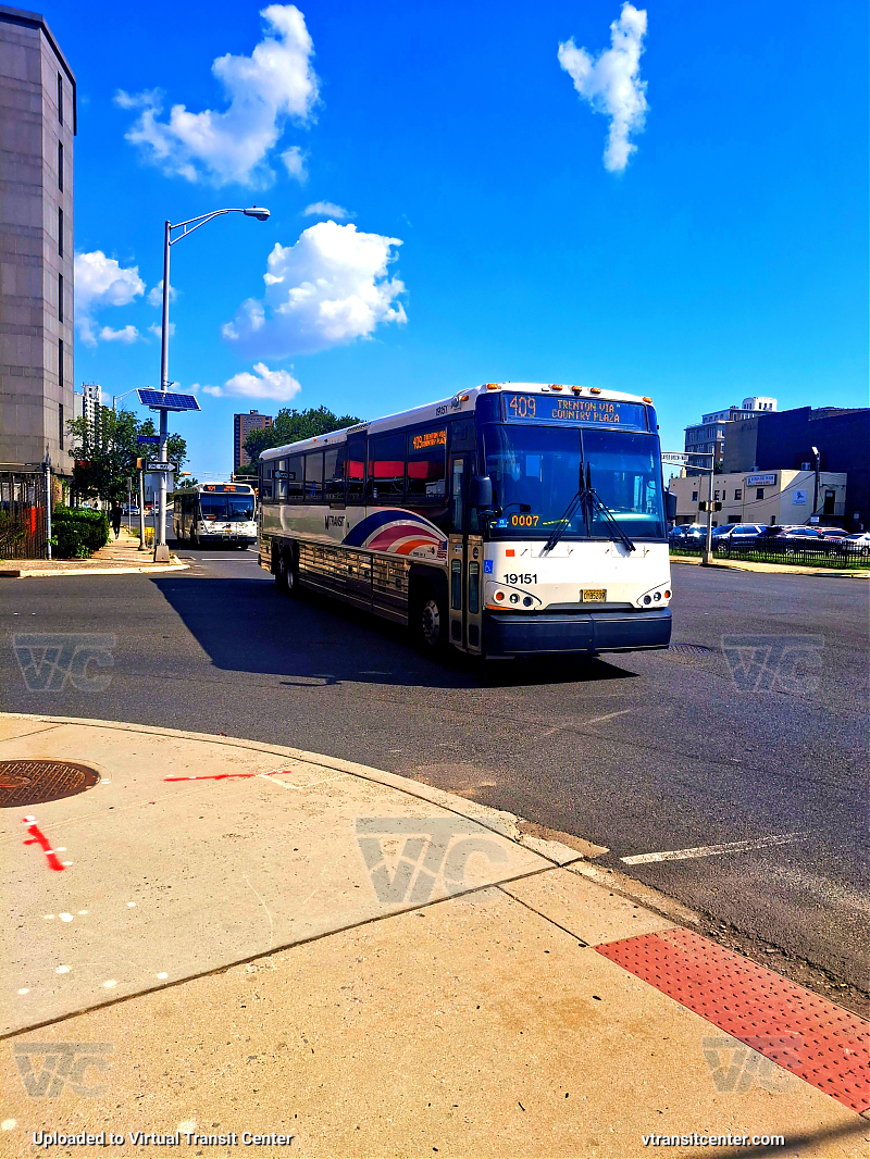 NJ Transit 19151 on the 409
409 to Trenton
Keywords: Jerzey boy Productions